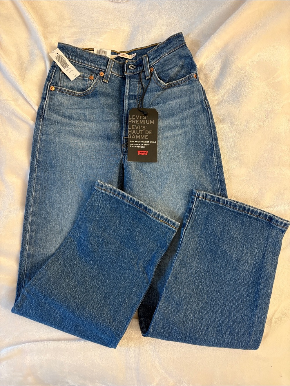 NWT Aritzia Levi's Women's Ribcage Straight Leg Jeans in Medium Blue Wash